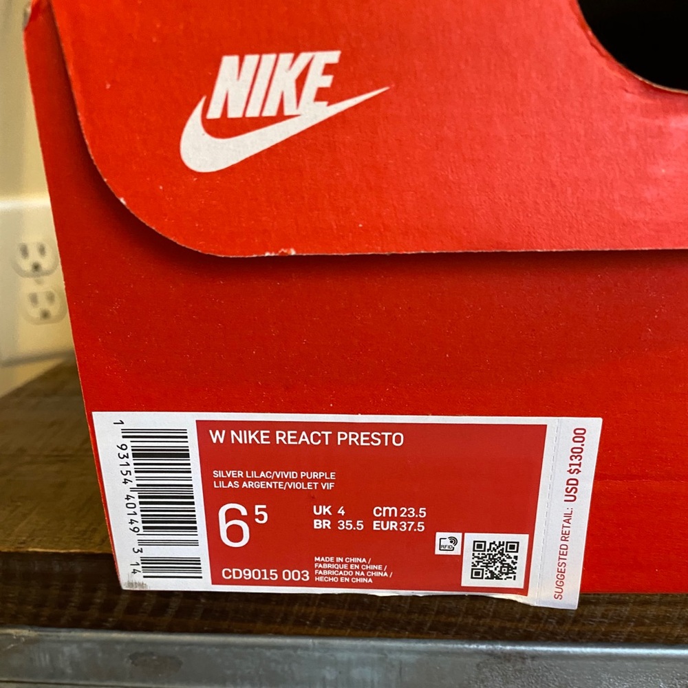 Athletic shoes